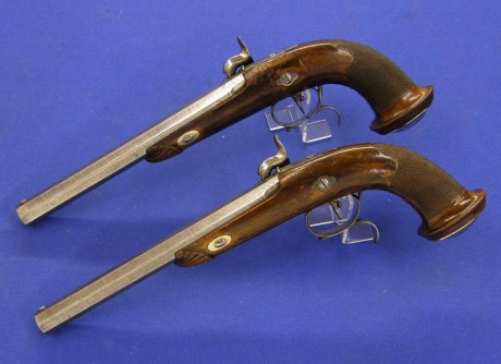 Voy a colocar unas fotos de un arma larga alemana de llave de mecha del siglo XVI. 111