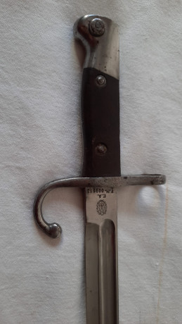 Un amigo vende, por razón de enfermedad y edad, algunas bayonetas que coleccionó.

Me ha enviado foto 02