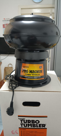Limpia vainas gran capacidad   Lyman 2500 pro mágnum   130 euros 
Dosificador  lyman n°55     100 euros 00