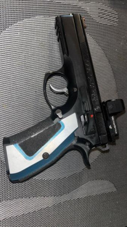 Vendo Cz Shadow Sp01 preparada para óptics, entrego también varios extras, mira original, guía cambiada 02