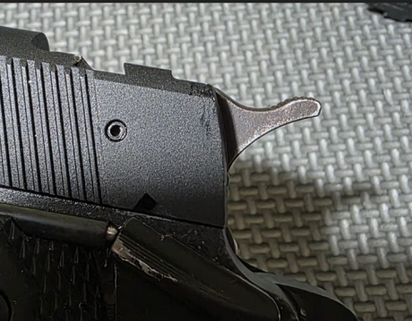 hola a todos,

he adquirido una Colt/Walther 1911 Gold Cup, y los disparos se van altos por mucho que 11