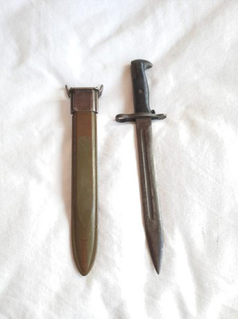 Procedente de la colección de mi amigo enfermo.

Bayoneta para el fusil  Garand M1 . En bastante buen 02