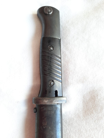 Procedente de la colección de mi amigo enfermo.

Bayoneta para el fusil  K-98 . En buen estado.

En la 01