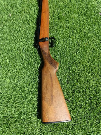 Vendo carabina calibre 22 lr marca breno fabricada en Checoslovaquia y en muy buenas condiciones mando 02