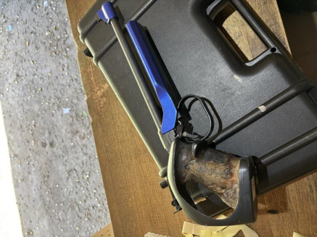 Se vende Hammerli 152-e, disparador electrónico, en buen estado, muy precisa, empuñadura mediana,está 02