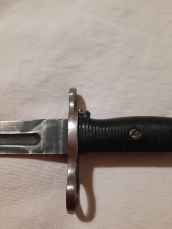 Procedente de la colección de mi amigo enfermo.

Bayoneta para el fusil  Garand M1 . En bastante buen 10