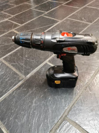 Buenos días, vendo el taladro de batería marca wurth, el taladro funciona perfectamente y tiene buen impacto 02