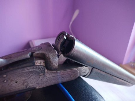 En estado de restauración, cal 12,  *** y * , con expulsores automáticos. Tiene dos pequeños golpes por 00
