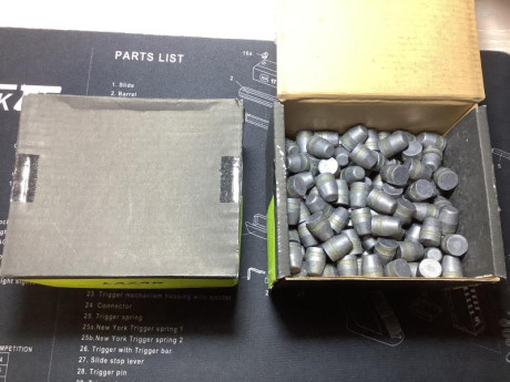 Se venden dos cajas de puntas del .45 ACP lazar troncocónicas de 215 gn, cada caja tiene 200 el precio 00