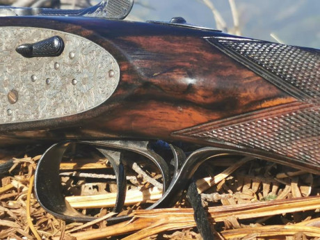 Se vende Aya 53 calibre 12, 3 y 1 *, expulsora, cañones de 70 cm, grabados artesanales, maderas alto grado...un 12