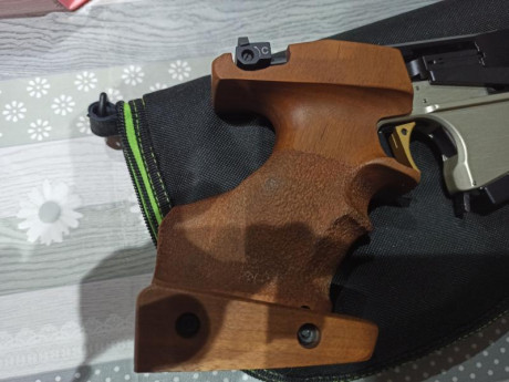vendo pistola morini CM RF cal 22 ,la pistola esta en perfectas condiciones,la cacha es una M.

su precio 12