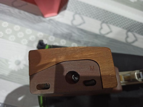 vendo pistola morini CM RF cal 22 ,la pistola esta en perfectas condiciones,la cacha es una M.

su precio 11