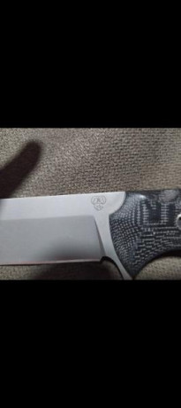 Hola compañeros,buenas tardes,os mando una foto de un cuchillo de calidad que me ha llegado de regalo 00