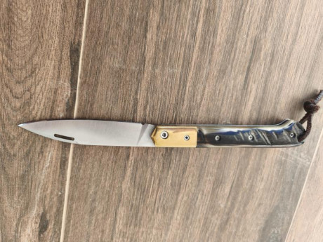 Navaja 2G knives en n690, cachas de springbook con separador rojo.

vendidas, cerrar. 21