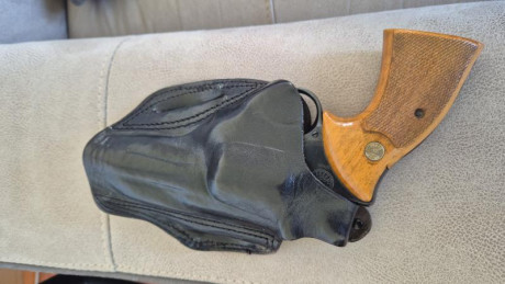 Se vende revólver Astra 357 magnum con cañón de 4 pulgadas. Guiado en A. (Estuvo guiado en F, por lo tanto 00