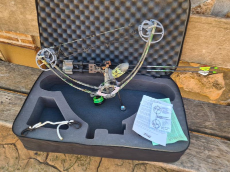 Arco compuesto de caza de 60 libras de la marca Liberty, diestro, mirar libertyarchery.com, estado NUEVO, 02