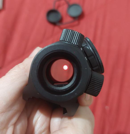 Punto rojo Bushnell Tsr-25, polivalente, en su caja, tres baterías, con todos los accesorios. En buen 00