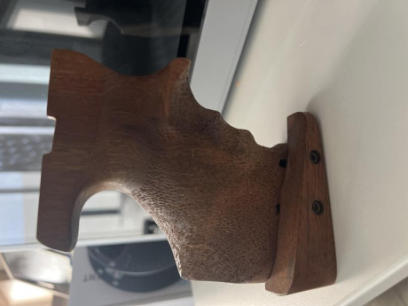 Empuñadura Hamerli 280 talla grande sin retocar.

Vendida 01