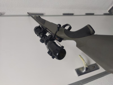 Vendo Rifle Weatherby Vanguard calibre 30-06 con monturas y mira. Precio 570€. Portes incluidos. 00