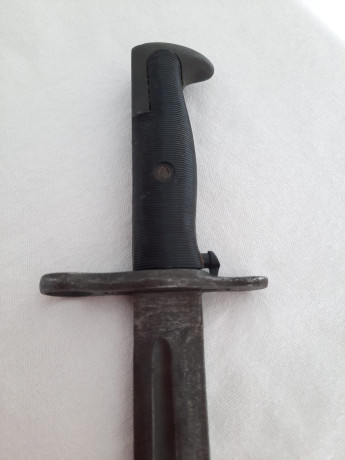 Un amigo vende, por razón de enfermedad y edad, algunas bayonetas que coleccionó.

Se trata de una bayoneta 10