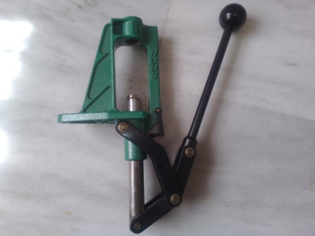 Se vende prensa de la prestigiosa marca RCBS modelo Partner Press , poco uso y en perfecto estado ya que 01