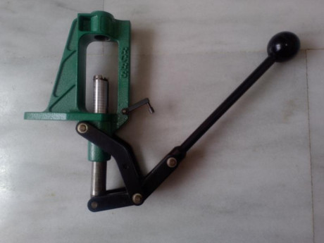 Se vende prensa de la prestigiosa marca RCBS modelo Partner Press , poco uso y en perfecto estado ya que 11