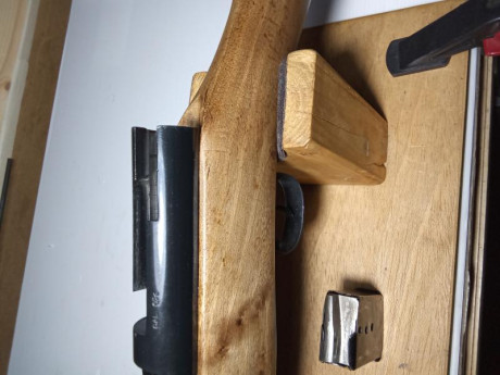 Pongo en venta la carabina PAZ de 9mm largo ,recién restaurada , se encuentra en Tarragona. 
       La 00