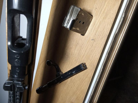Pongo en venta la carabina PAZ de 9mm largo ,recién restaurada , se encuentra en Tarragona. 
       La 11