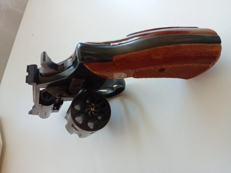 Se vende revólver Astra en 3 pulgadas, calibre 357 Mágnum y tambor de 6 disparos, alza regulable.
Impoluto 01