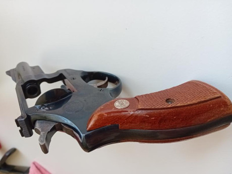 Se vende revólver Astra en 3 pulgadas, calibre 357 Mágnum y tambor de 6 disparos, alza regulable.
Impoluto 11