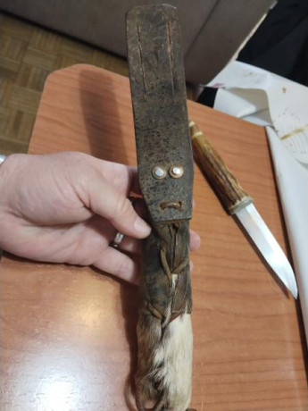 Se venden estás dos preciosidades hechas a mano con mango de hueso tallado y fundas de cuero con pelo 11