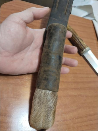 Se venden estás dos preciosidades hechas a mano con mango de hueso tallado y fundas de cuero con pelo 10