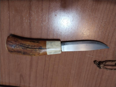 Se venden estás dos preciosidades hechas a mano con mango de hueso tallado y fundas de cuero con pelo 30