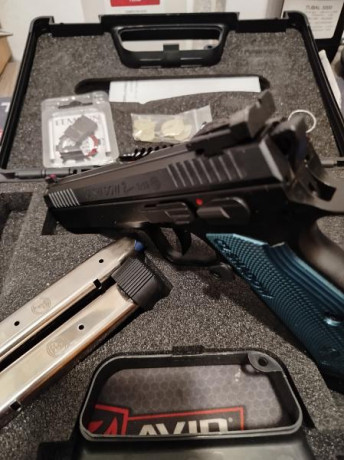 Vaciando el armero vendo CZ Shadow 2 con kit del 22 comprado hace 2 meses. El arma se ha usado para precisión 00