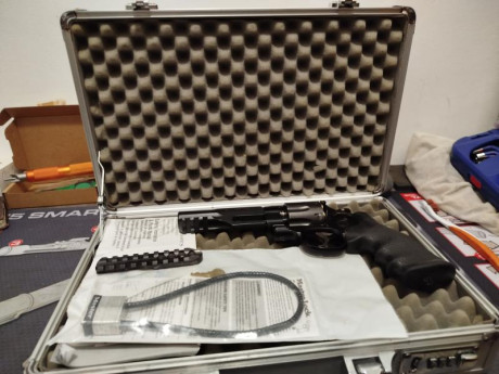 Vaciando el armero vendo CZ Shadow 2 con kit del 22 comprado hace 2 meses. El arma se ha usado para precisión 20