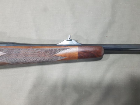Hola, con el objetivo de aligerar armero vendo un Magnifico Heym Safari Express Light en cal. 375 RUM. 22