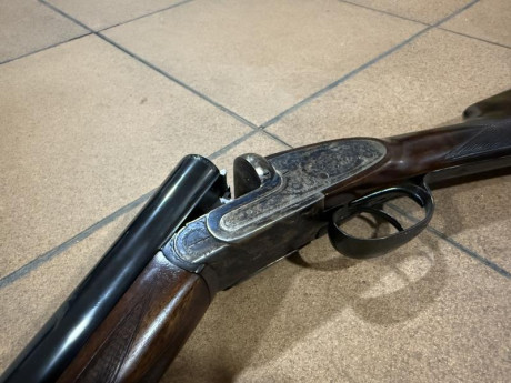 Se vende escopeta paralela, UGARTECHEA mod 75 con inserciones en oro. Está en muy buen estado de aceros 02