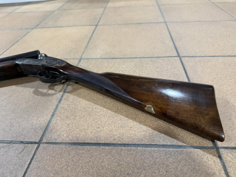 Se vende escopeta paralela, UGARTECHEA mod 75 con inserciones en oro. Está en muy buen estado de aceros 01