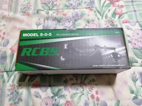 Hola. Vendo por no usar una báscula de precisión marca RCBS modelo 5-0-5 en estado prácticamente nuevo. 02
