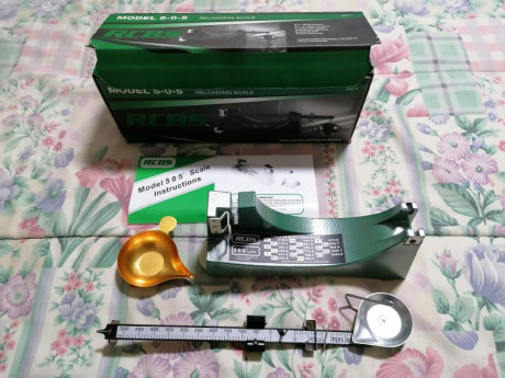 Hola. Vendo por no usar una báscula de precisión marca RCBS modelo 5-0-5 en estado prácticamente nuevo. 01
