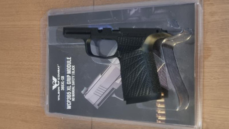 Buenas,

Se venden los siguientes complementos para la serie de pistolas Sig P365:

- Empuñadura marca 02