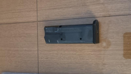 Buenas,

Se venden los siguientes complementos para la serie de pistolas Sig P365:

- Empuñadura marca 01