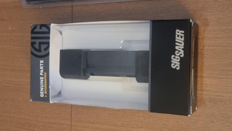 Buenas,

Se venden los siguientes complementos para la serie de pistolas Sig P365:

- Empuñadura marca 00