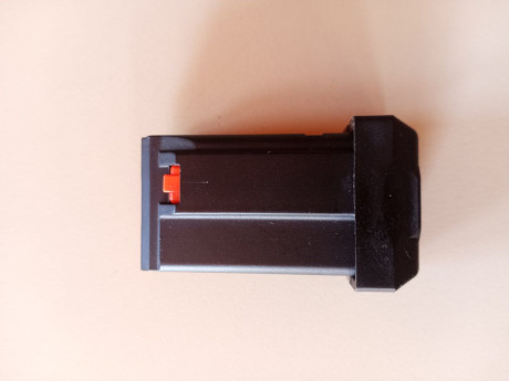 Vendo cargador Remington 597 de 10 cartuchos del 22, nuevo a estrenar.

35€ envio incluido por mensajeria, 10