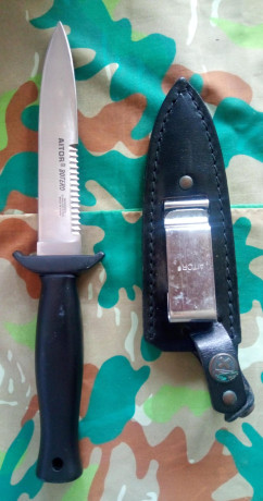 Pongo a la venta algunos cuchillos marca Aitor años 80/90 . Pertenecen a la colección de un amigo, por 00