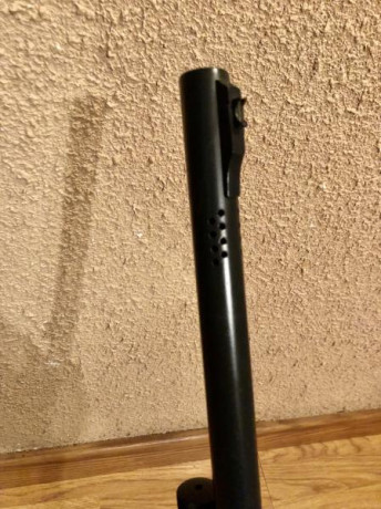 Buenos días compañeros.
Vendo cañón cilíndrico estriado para bala de Mossberg 500 de 60 cm.
Es el modelo 01