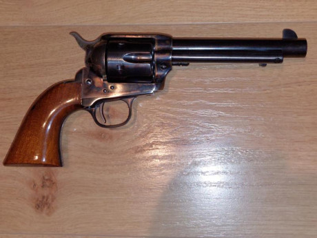 .
  VENDIDO.  

  SR. ADMINISTRADOR PUEDE BORRAR EL HILO CUANDO QUIERA  

Se vende  Revolver UBERTI CATTLEMAN 02