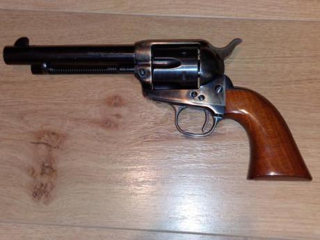 .
  VENDIDO.  

  SR. ADMINISTRADOR PUEDE BORRAR EL HILO CUANDO QUIERA  

Se vende  Revolver UBERTI CATTLEMAN 01