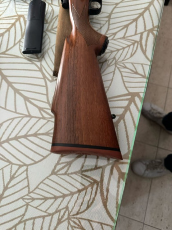Vendo rifle Winchester modelo 70, en calibre 300 Win. Mag., esta nuevo, solo ha tirado 10 tiro, por lo 02