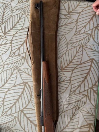 Vendo rifle Winchester modelo 70, en calibre 300 Win. Mag., esta nuevo, solo ha tirado 10 tiro, por lo 01